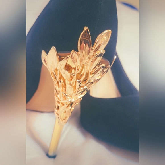 Black & Gold Rose High Heel. - Picture 5 of 6